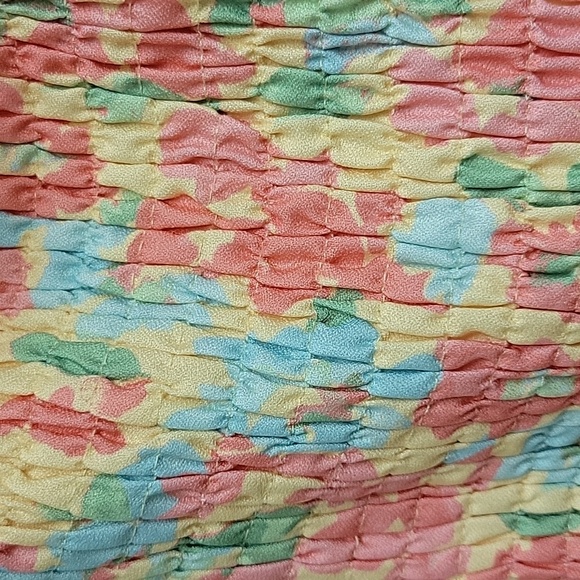 Dee Elly women's Tea Length Smocked Floral Dress Sz Small. Polyester. NWOT - Picture 2 of 5